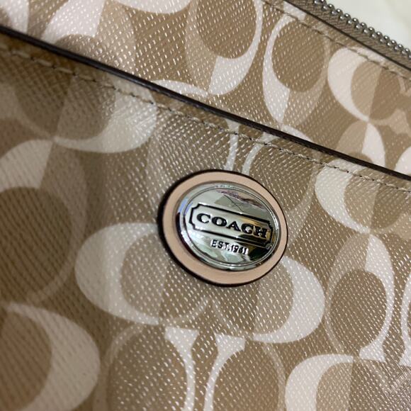 COACH Light Khaki/Beige PEYTON DREAM C Signature PVC EW Swing Pack XBody F51364 - Picture 4 of 16